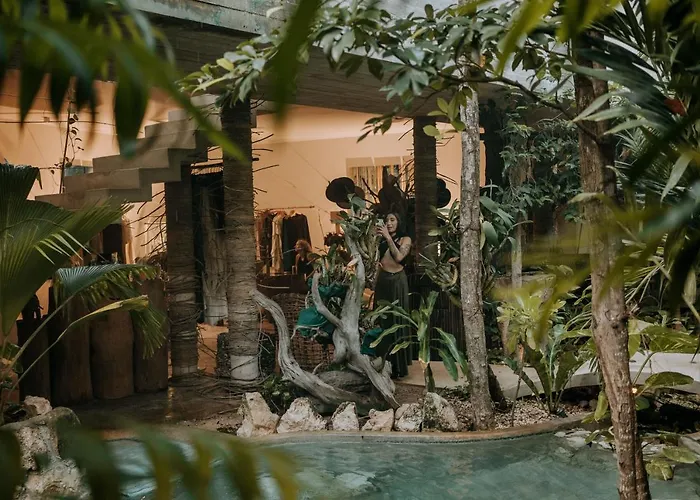 Orchid House Jungle Hotel